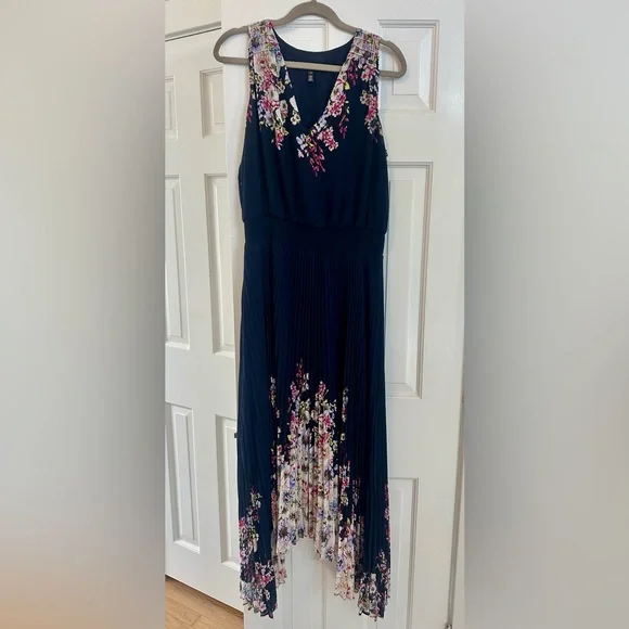 White House Black Market Navy Floral Border Maxi Dress - Picture 5 of 6